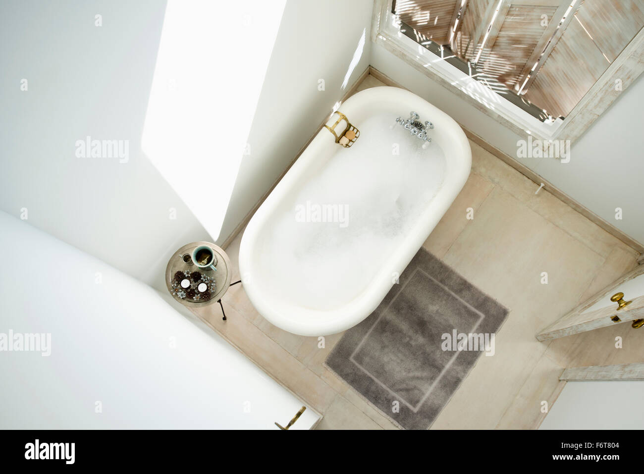 Bubble bath hires stock photography and images Alamy