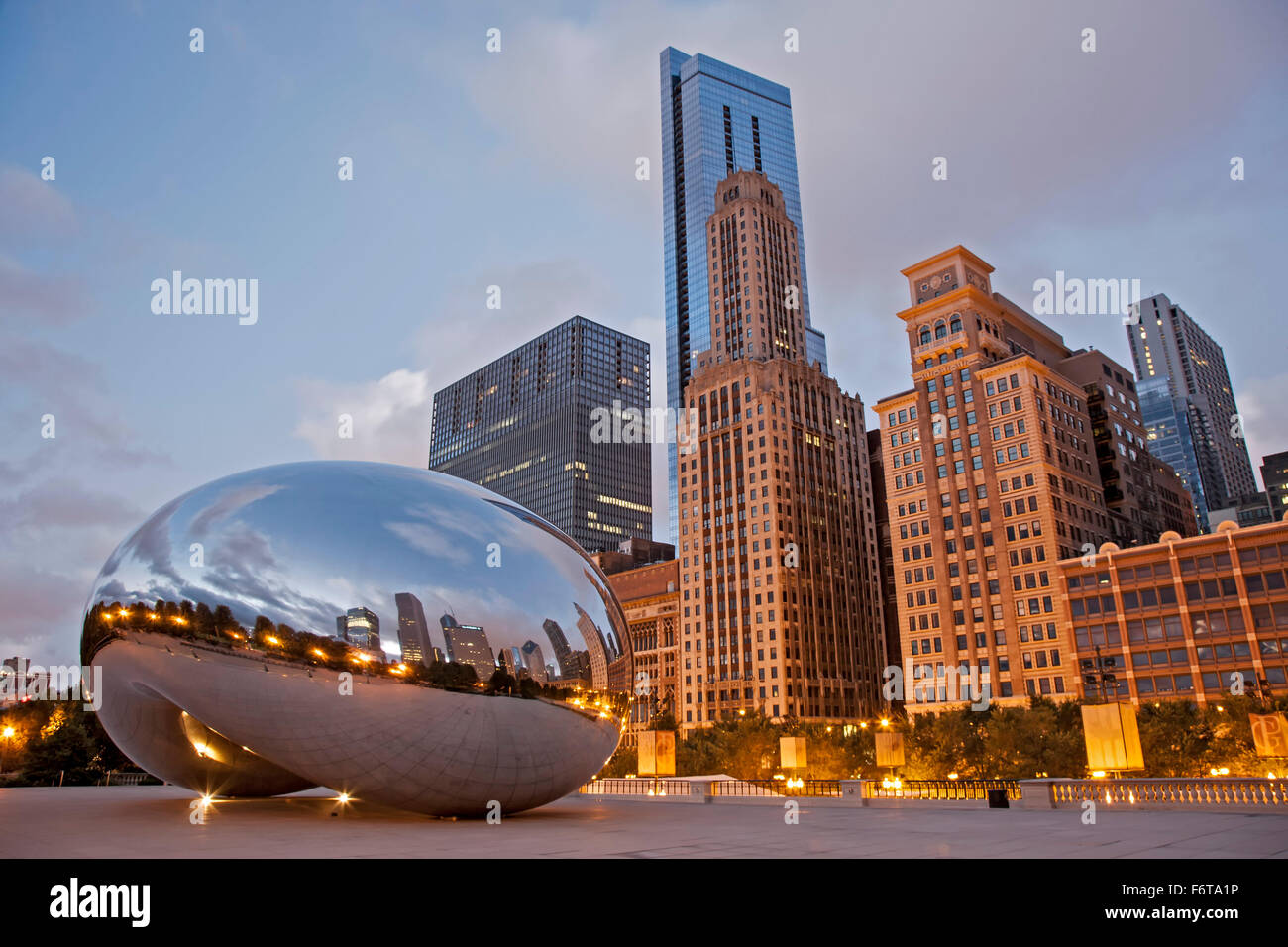 The Cloud (by Anish Kapoor), aka The Bean, Millennium Park, Chicago ...