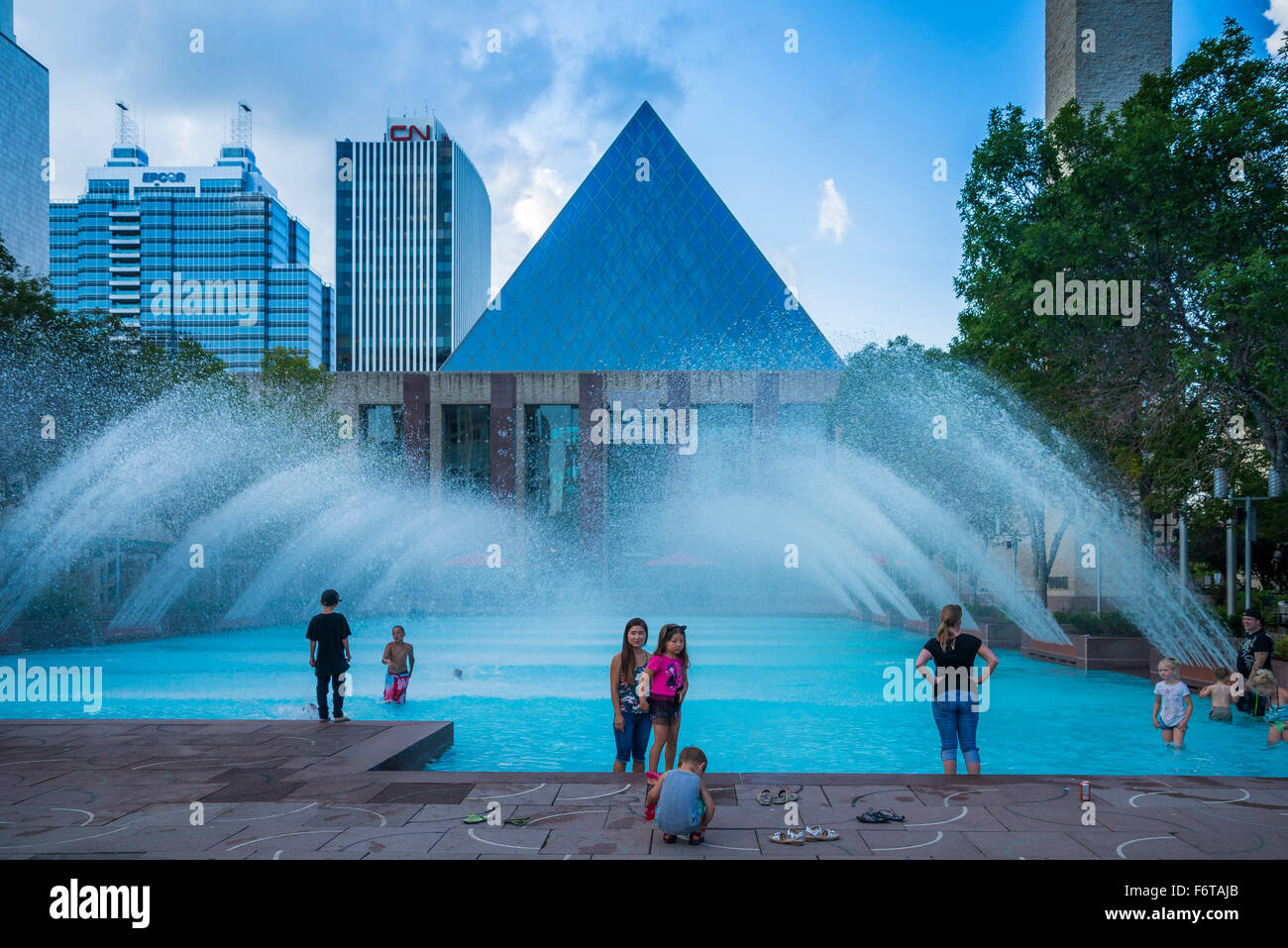 Canada fountain pool pyramid hires stock photography and images Alamy