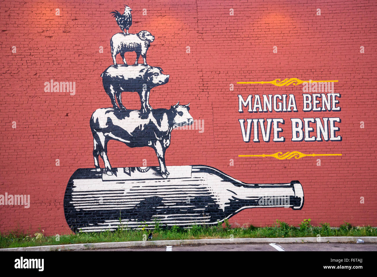 Mangia bene, vive bene. Eat well. live well sign painted on brick wall Stock Photo