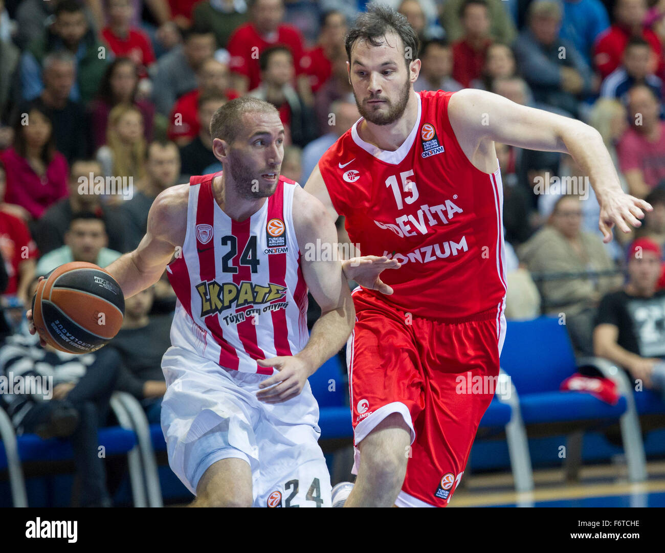 Zagreb, Croatia. 19th Nov, 2015. Matt Lojeski of Olympiacos Piraeus (L) vies with Miro Bilan of Cedevita Zagreb during their Euroleague basketball match at Drazen Petrovic Basketball Center in Zagreb, Croatia, Nov. 19, 2015. Olympiacos Piraeus won 83-70. © Miso Lisanin/Xinhua/Alamy Live News Stock Photo