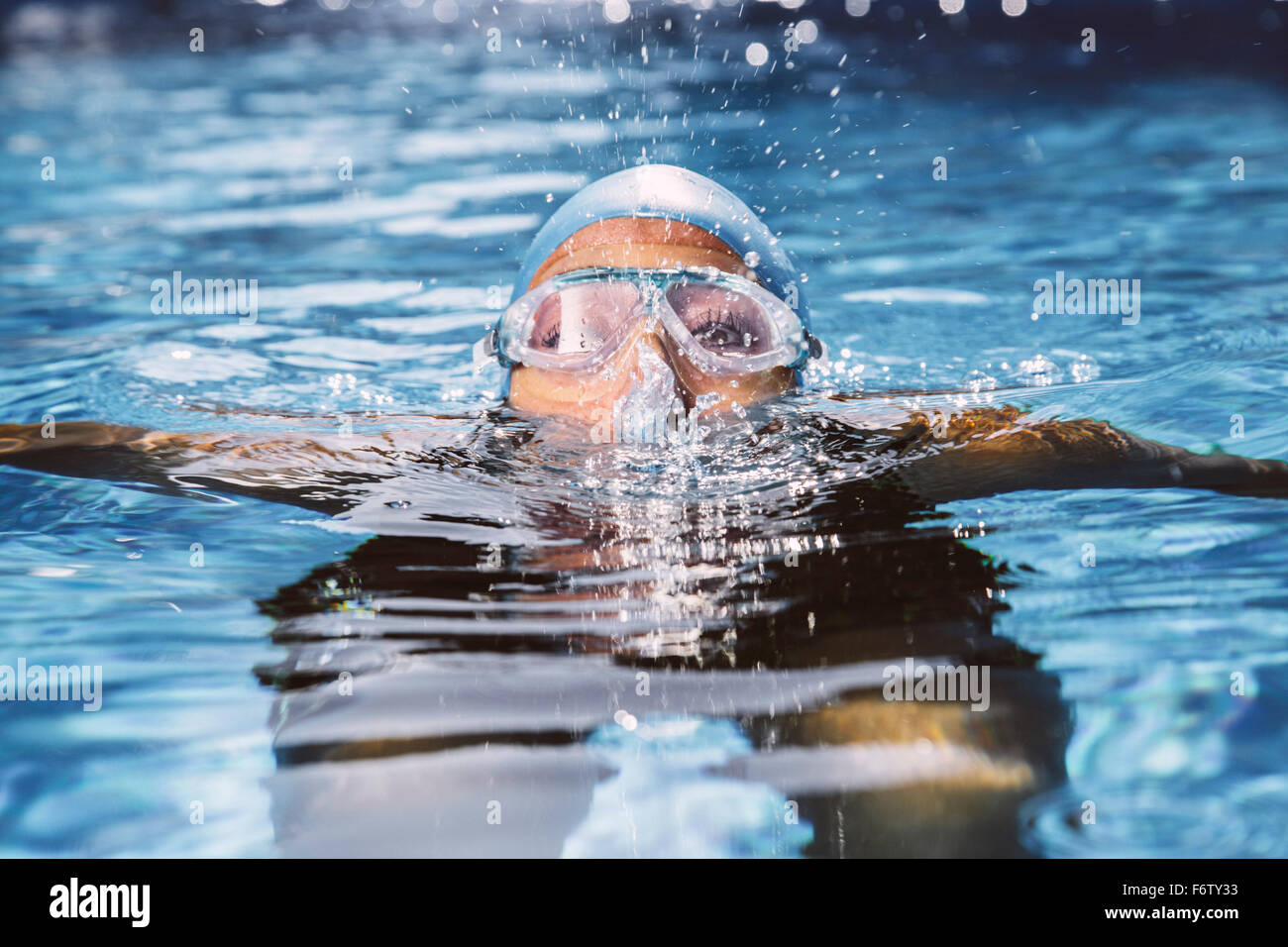 Mature woman swimming goggles hi-res stock photography and images - Alamy