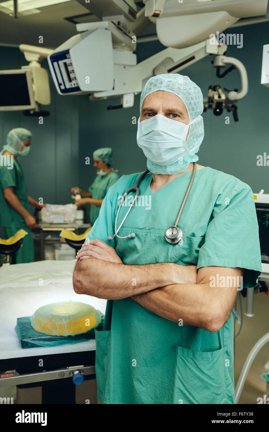 Portrait of confident surgeon in operating room Stock Photo - Alamy