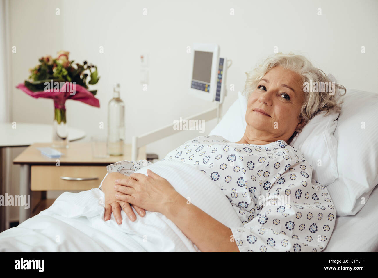 Woman hospital gown waiting hi-res stock photography and images - Alamy