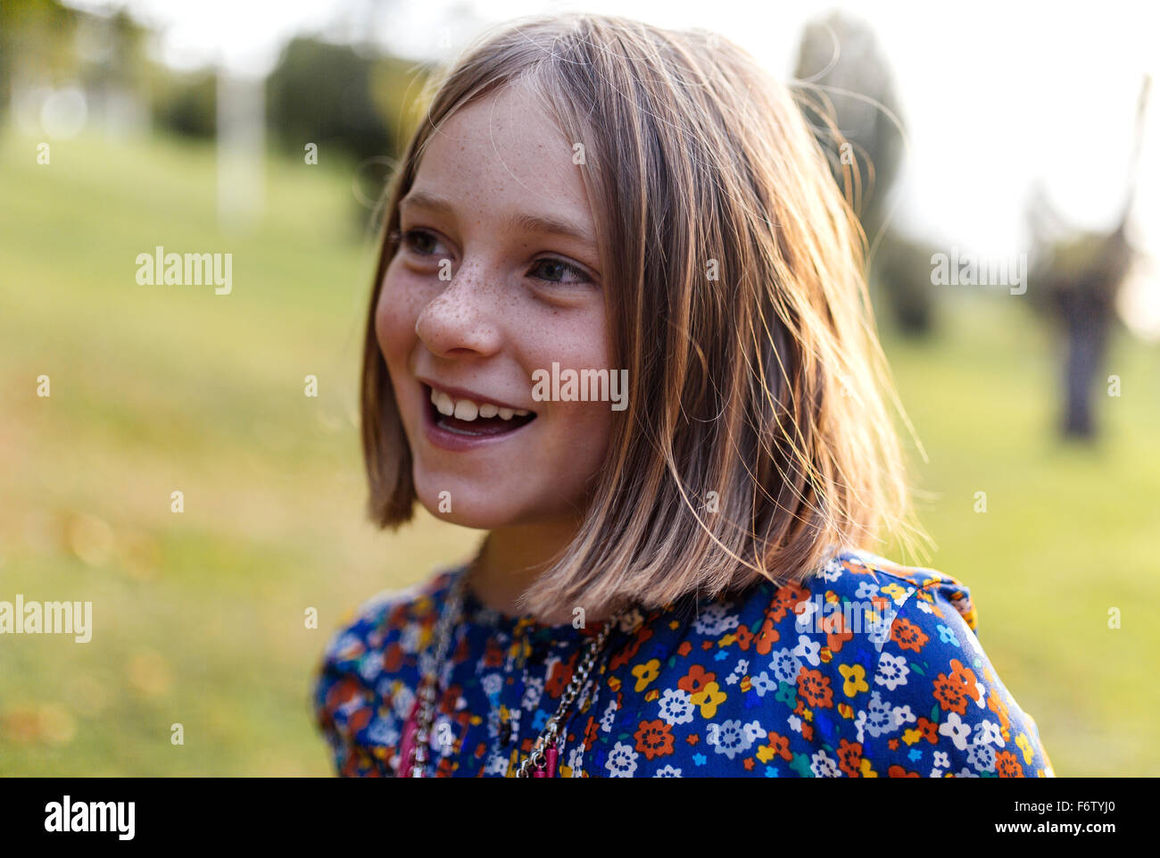 Portrait of smiling blond girl with freckles Stock Photo - Alamy