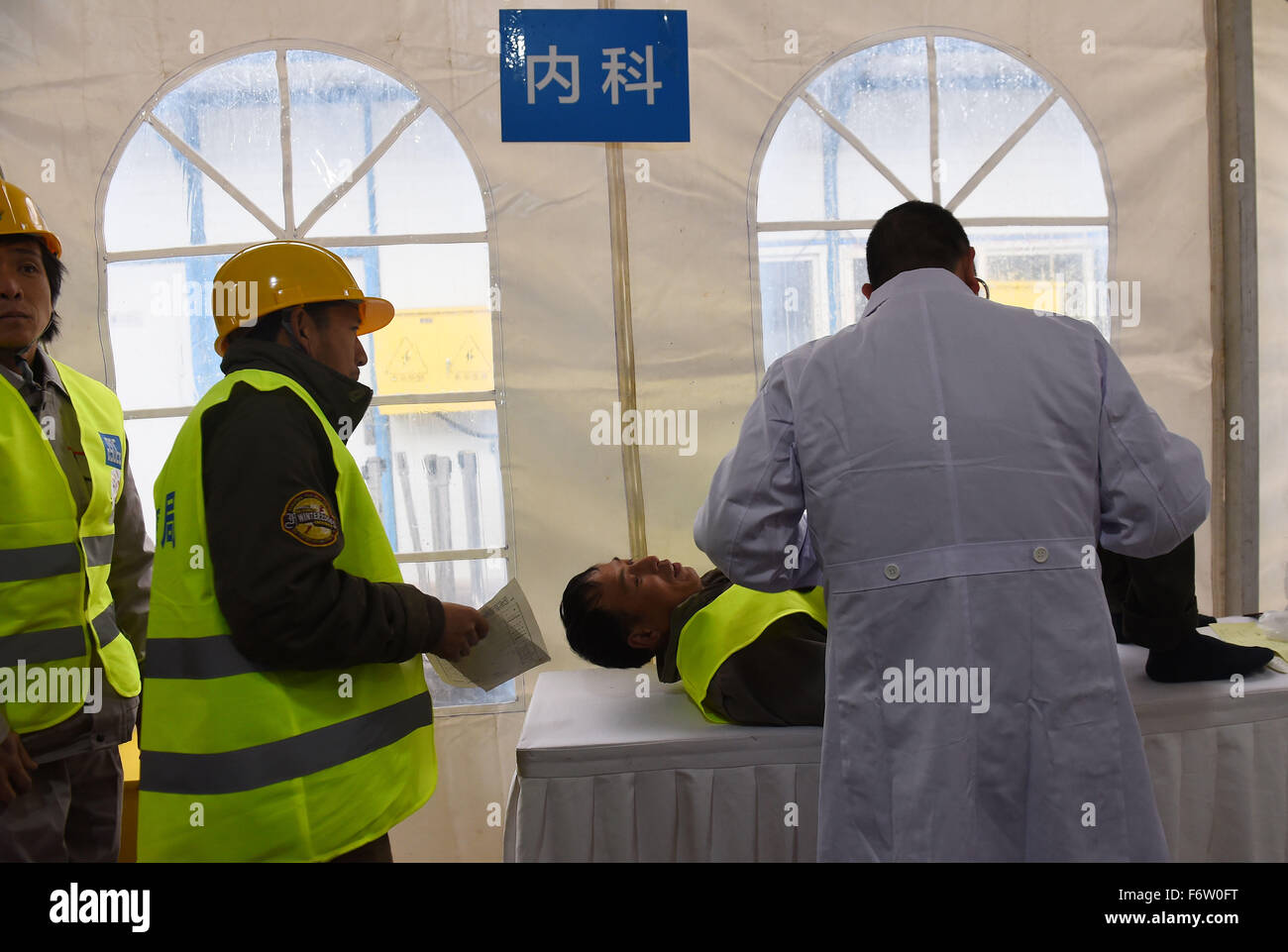 Beijing, China. 20th Nov, 2015. Migrant workers take physical examinations at a construction site in Tongzhou District of Beijing, capital of China, Nov. 20, 2015. Over 10 thousand of migrant workers in Beijing enjoyed the benefits of free physical examinations on Friday. © Jin Liangkuai/Xinhua/Alamy Live News Stock Photo