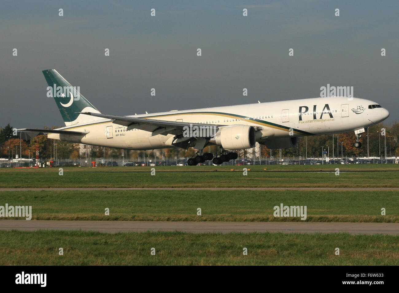 航空機・ヘリコプター PIA BOEING777-200 Pia 777 200 hi-res stock photography and images - Alamy