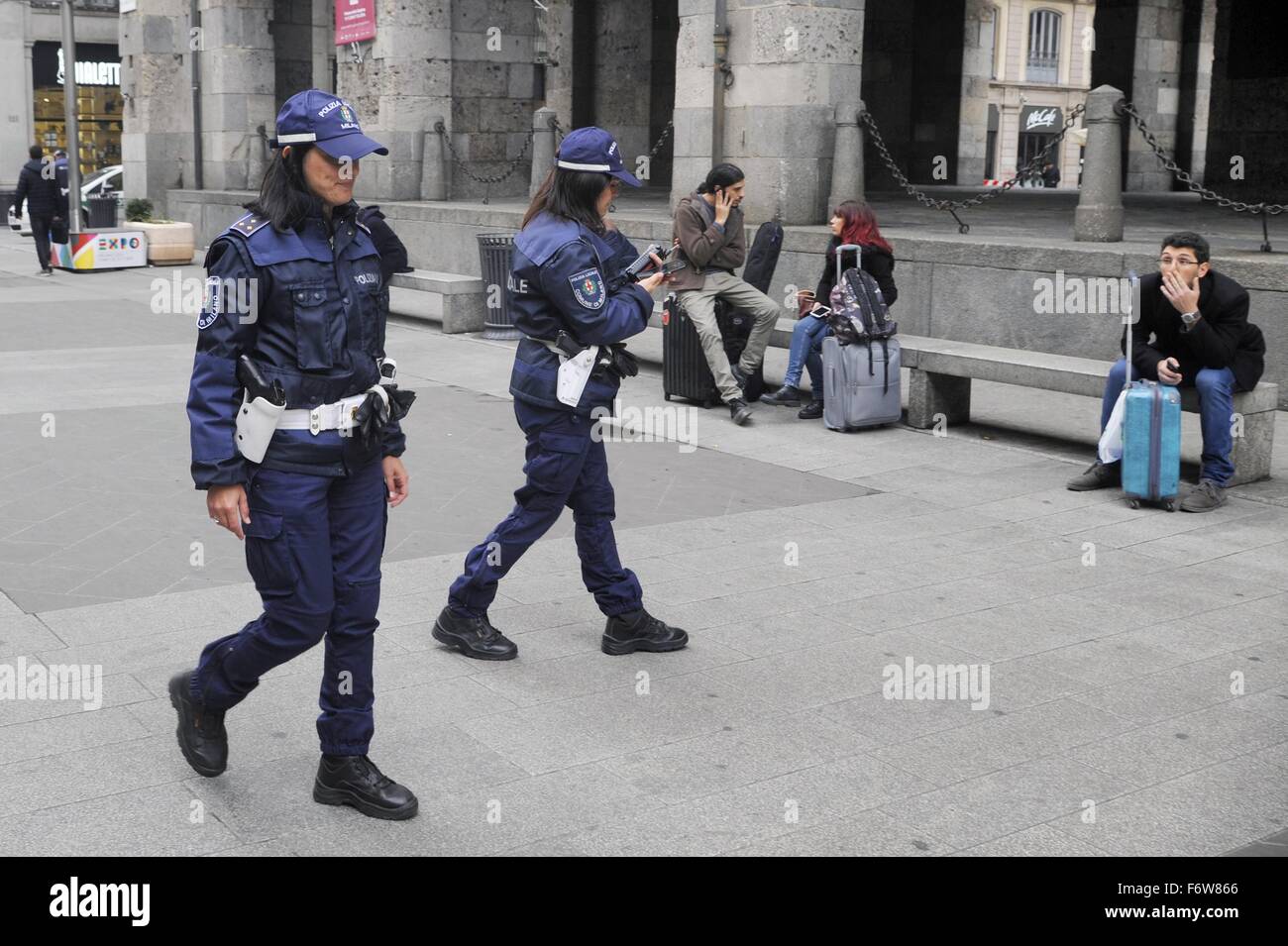 Milan, Italy. 19th November, 2015.  Police in anti-terrorism security service in city center Credit:  Dino Fracchia/Alamy Live News Stock Photo
