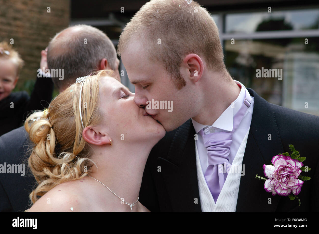 Bride and groom altar hi-res stock photography and images - Alamy