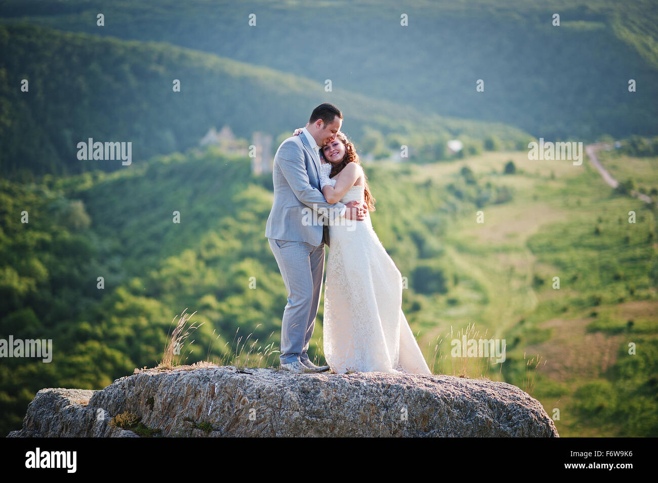 Marriage On Rocks wedding couple on the rock Stock Photo - Alamy