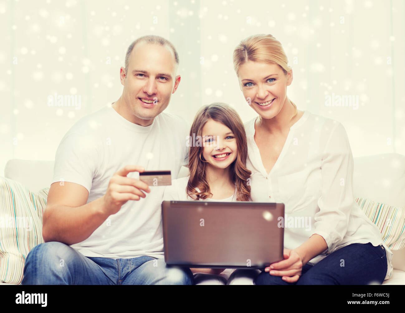 happy family with laptop computer and credit card Stock Photo - Alamy