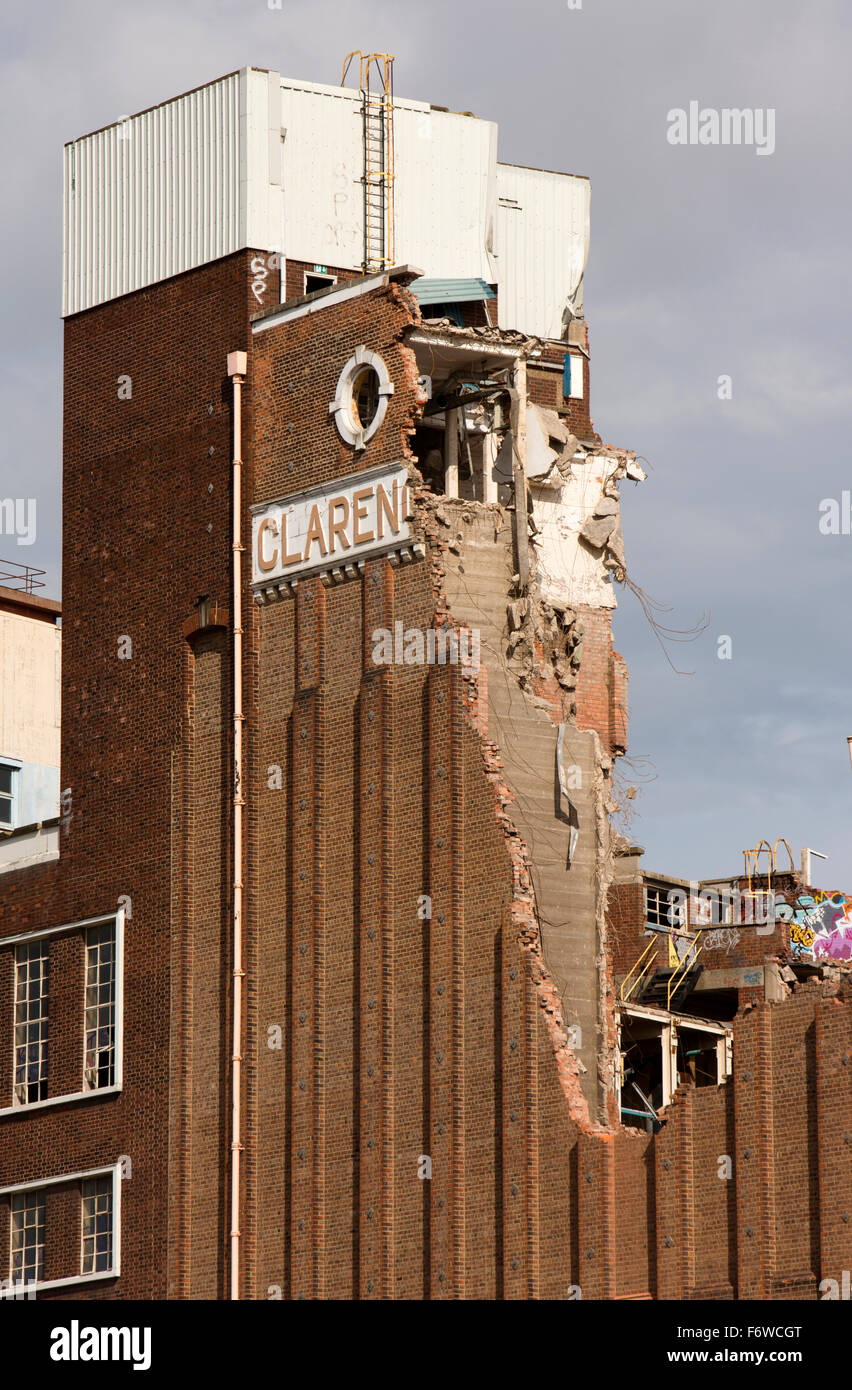 UK, England, Yorkshire, Hull, Clarence Flour Mill beside River Hull being demolished to build Raddisson Blu Hotel Stock Photo