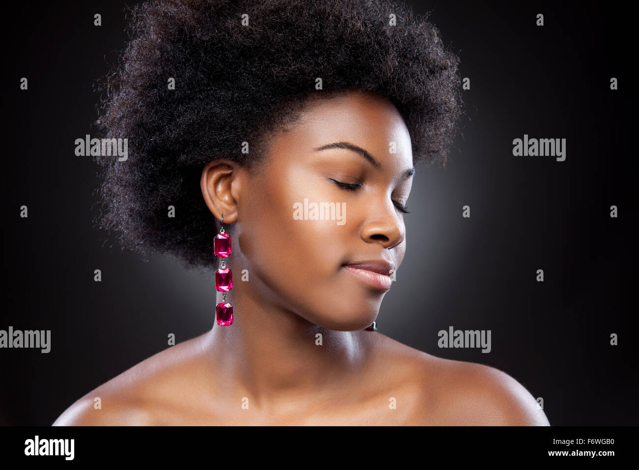 Black woman with afro hi-res stock photography and images - Alamy