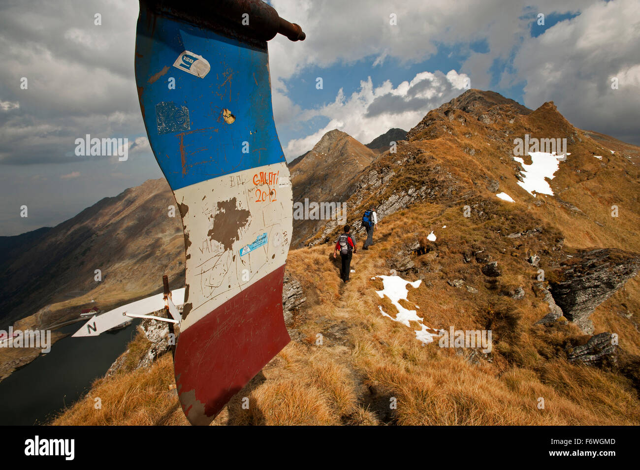 ridge walk to Vf. Lezerului, Fagaras Mountains, Transylvania, Romania Stock Photo