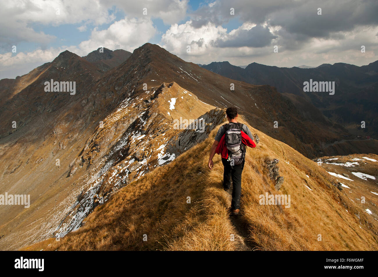 ridge walk to Vf. Lezerului, Fagaras Mountains, Transylvania, Romania Stock Photo