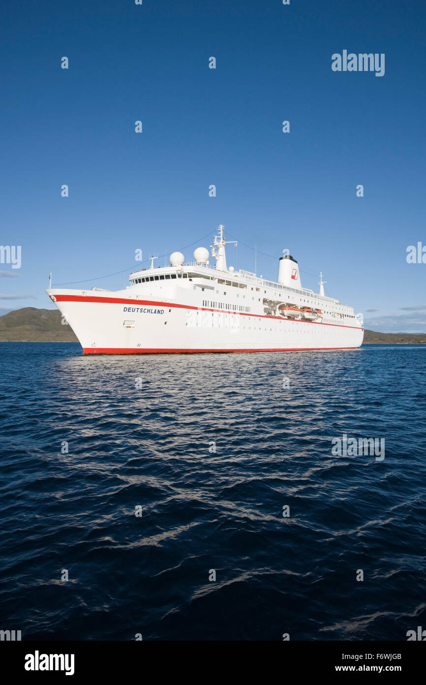 Cruise ship MS Deutschland  Reederei Peter Deilmann , near Qaqortoq  Julianehab , Kitaa, Greenland, Europe Stock Photo