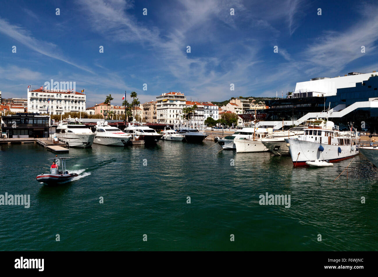 le-vieux-port-de-cannes-the-old-port-cannes-cote-d-azur-provence