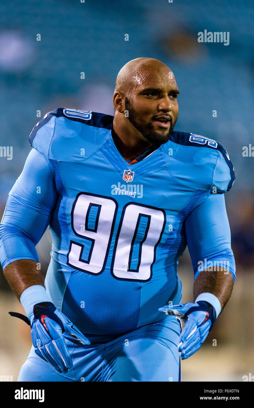 November 19, 2015: Tennessee Titans defensive end DaQuan Jones #90 warms up  before the game between