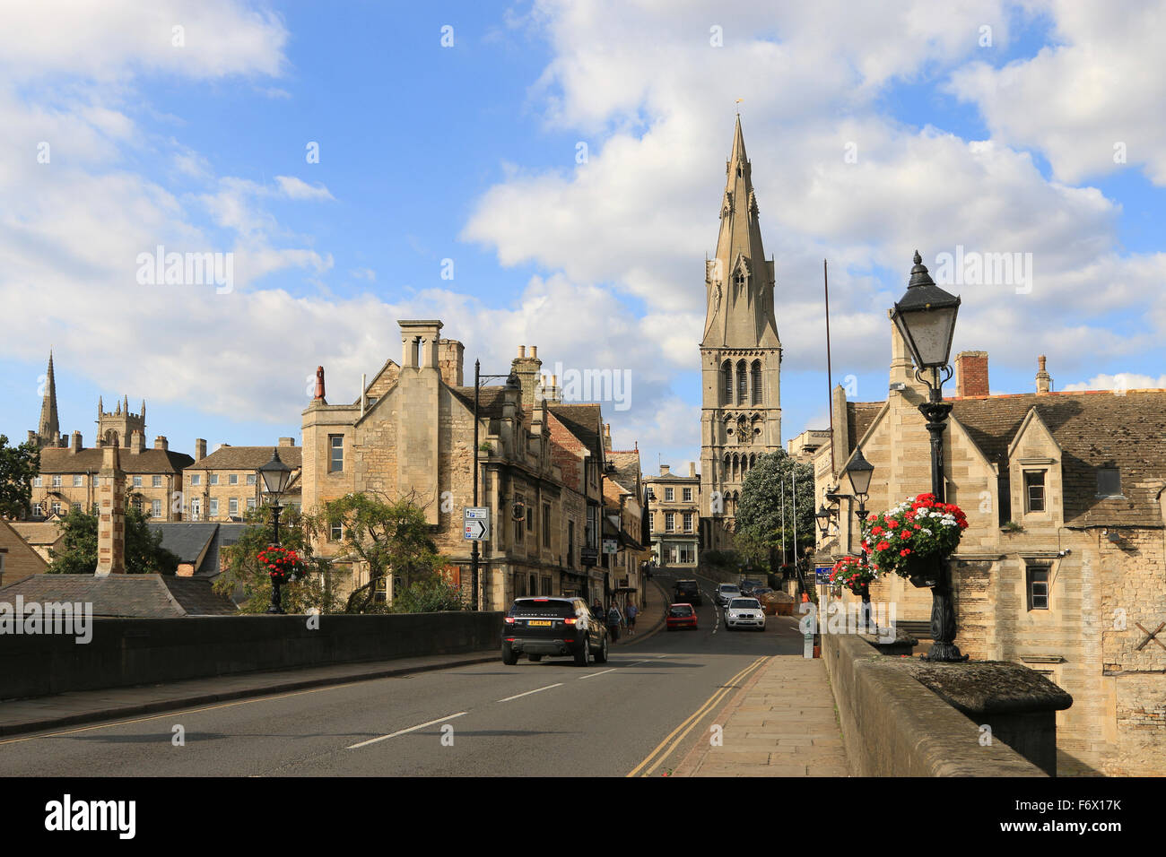 Bridge over the River Welland and St Mary's Hill, Stamford, Lincolnshire, England, UK Stock Photo
