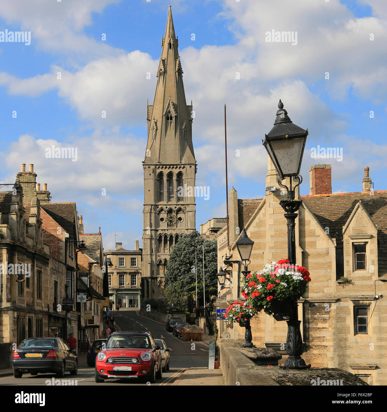 Bridge over the River Welland and St Mary's Hill, Stamford, Lincolnshire, England, UK Stock Photo