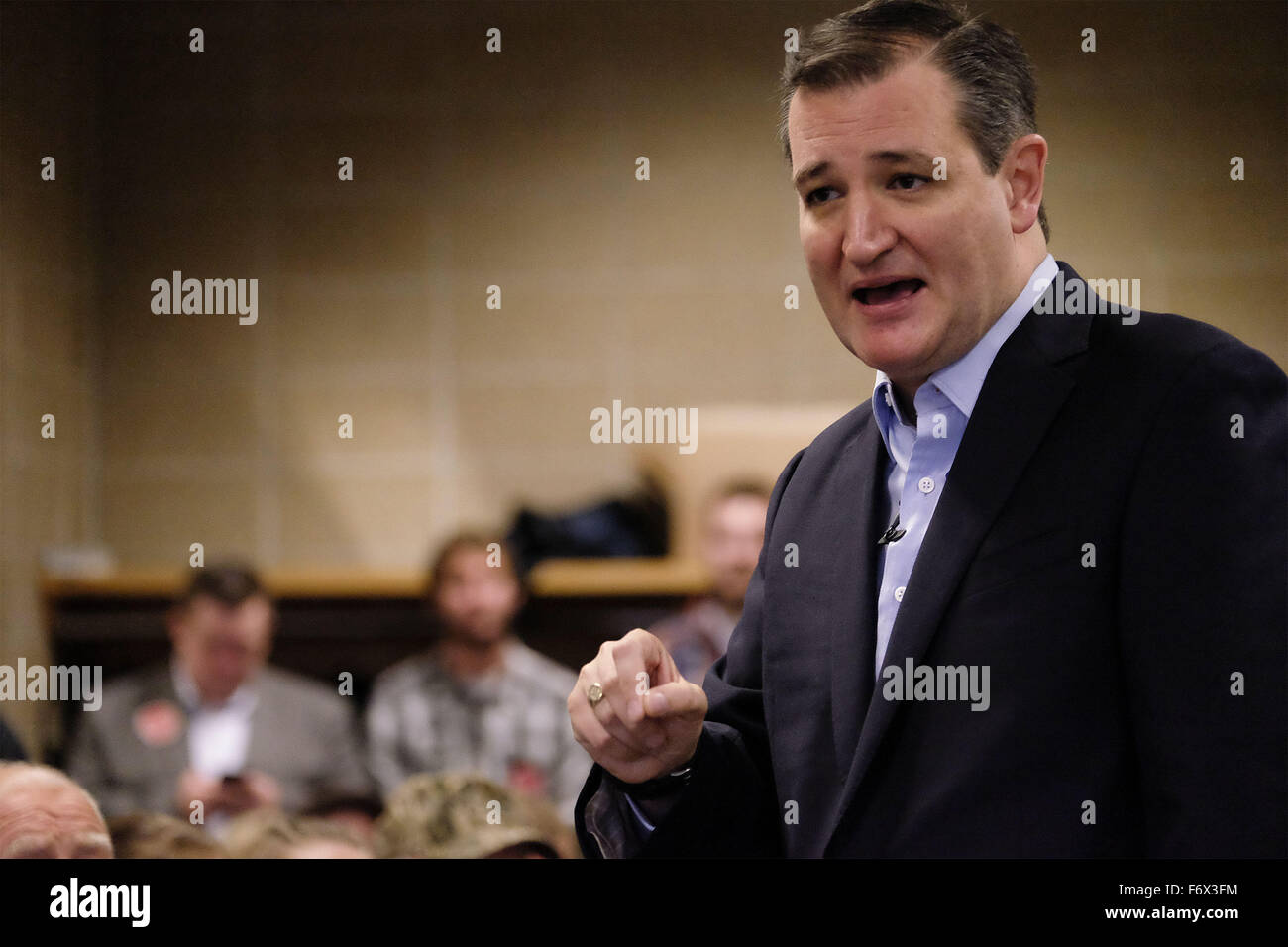 Sioux City, IOWA, USA. 20th Nov, 2015. U.S. Sen. TED CRUZ (R-TX) campaigns in Sioux City, Iowa Friday, November 20, 2015, at Briar Cliff University, a private Catholic school. Cruz said when Pres. Obama insults him, he is also insulting the American people like those attending his town hall meeting. © Jerry Mennenga/ZUMA Wire/Alamy Live News Stock Photo