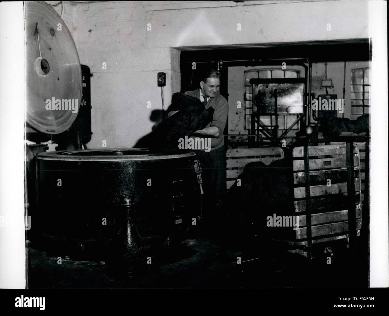 Spin dryer hires stock photography and images Alamy