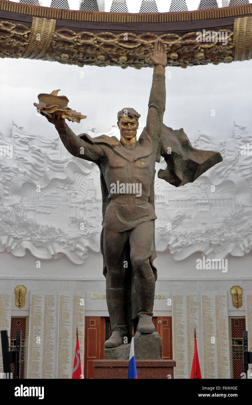 The 'Soldier of Victory' statue in the 'Hall of Glory, Museum of the Great Patriotic War, Park Pobedy, Moscow, Russia. Stock Photo