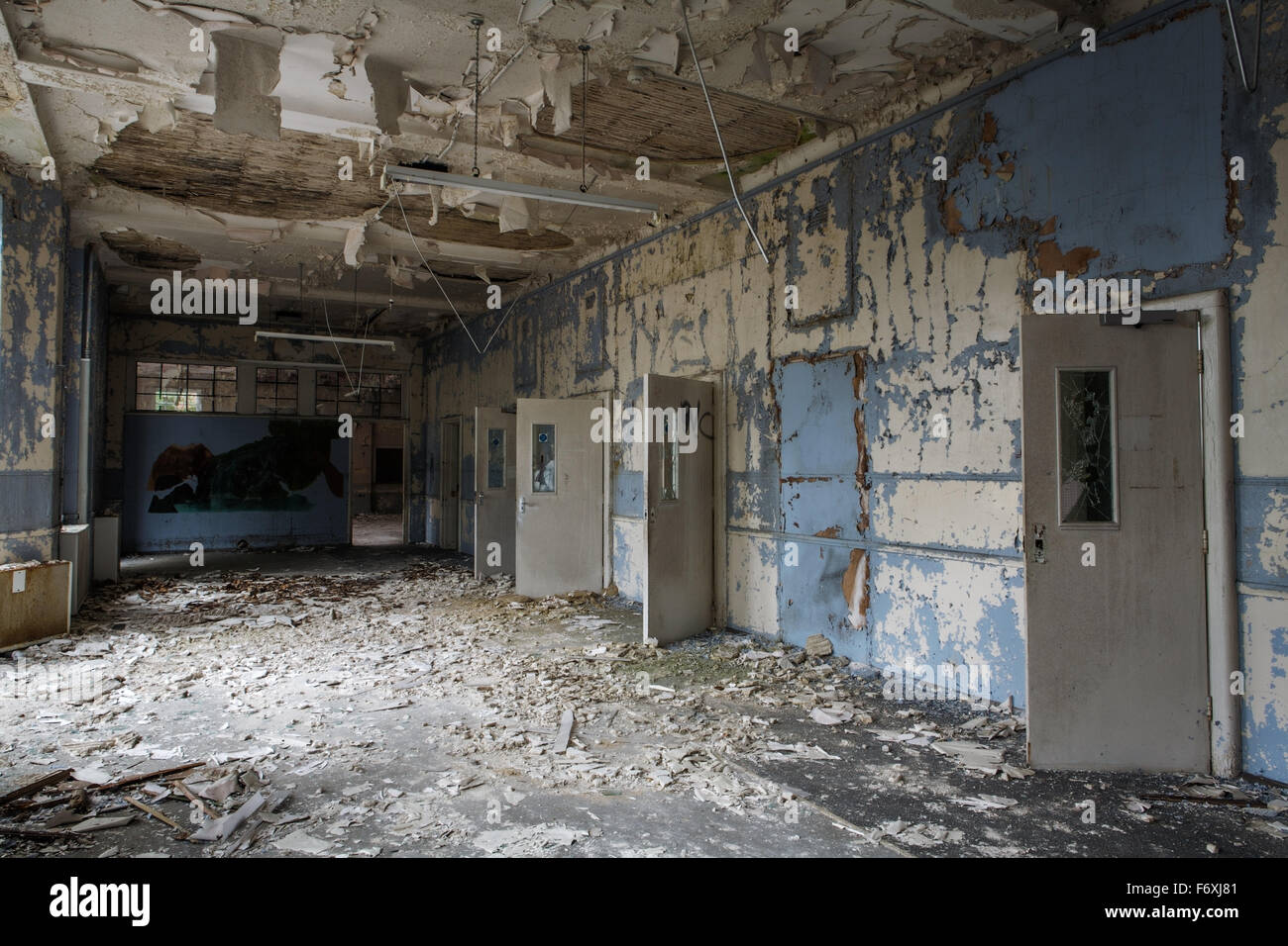 inside view of a deserted run down building Stock Photo - Alamy