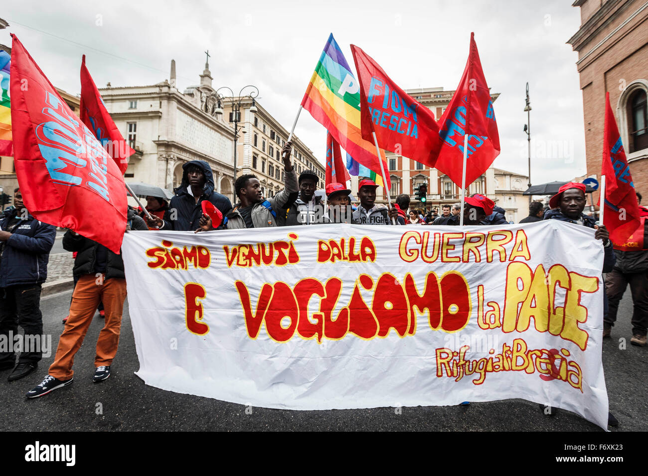 Rome, Italy. 21st Nov, 2015. Members of the Italian trade union FIOM CGIL take part in an anti-government rally to protest against the Italian government's 'Stability Law'. Thousands of demonstrators take part in an anti-government rally called by FIOM CGIL, Italy's metalworkers' trade union, in downtown Rome to protest against the Italian government's 'Stability Law'. Credit:  Giuseppe Ciccia/Pacific Press/Alamy Live News Stock Photo