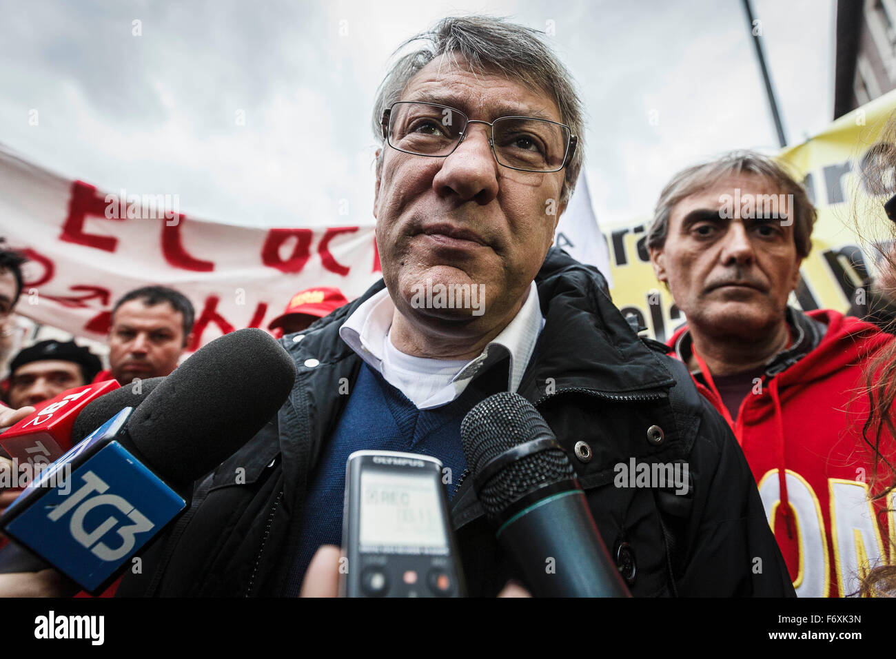 Rome, Italy. 21st Nov, 2015. Maurizio Landini, FIOM CGIL General Secretary, speaks at the press during an anti-government rally to protest against the Italian government's 'Stability Law'. Thousands of demonstrators take part in an anti-government rally called by FIOM CGIL, Italy's metalworkers' trade union, in downtown Rome to protest against the Italian government's 'Stability Law'. Credit:  Giuseppe Ciccia/Pacific Press/Alamy Live News Stock Photo