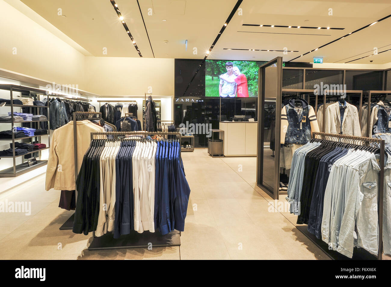 Zara inside interior hi-res stock photography and images - Page 2 - Alamy