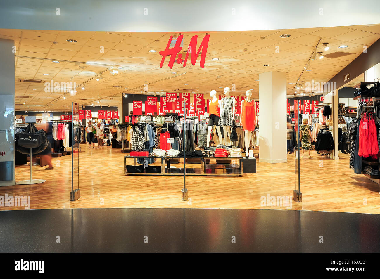 Lugano, Switzerland - 17 July 2014: interior of H&M fashion clothes store  on the mall of Lugano on Switzerland Stock Photo - Alamy