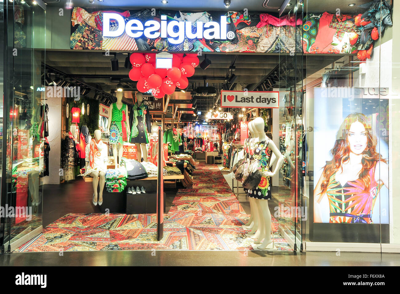 Desigual store hi-res stock photography and images - Page 2 - Alamy