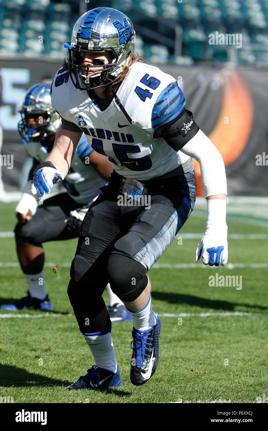Philadelphia, Pennsylvania, USA. 21st Nov, 2015. Memphis Tigers linebacker Noah Robinson (45) in action during the NCAA football game between the Memphis Tigers and the Temple Owls at Lincoln Financial Field in Philadelphia, Pennsylvania. Christopher Szagola/CSM/Alamy Live News Stock Photo