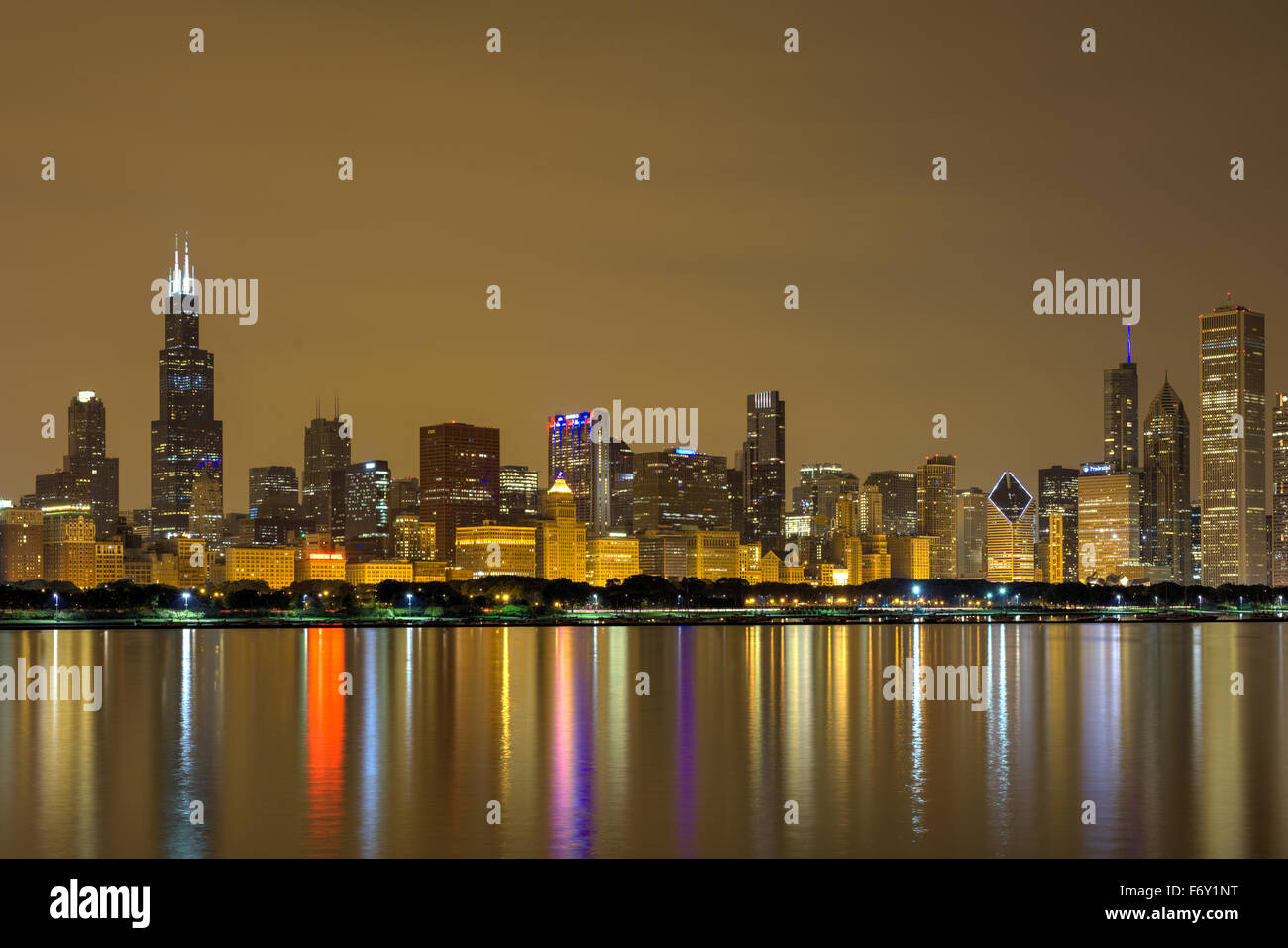 View of the Chicago Skyline over Lake Michigan at night Stock Photo - Alamy