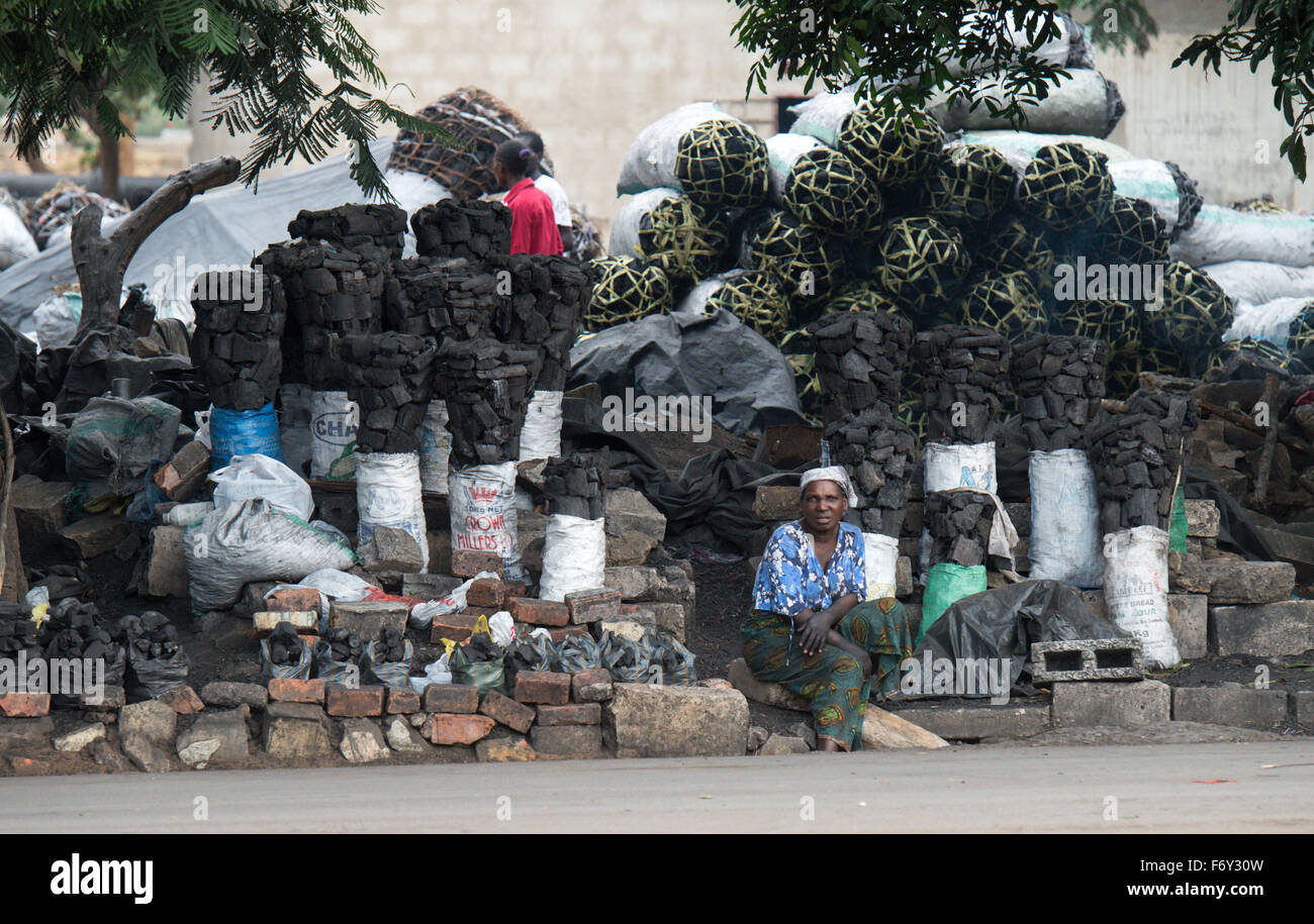 Lusaka, Zambia. 20th Nov, 2015. A street vendor sells coal in Lusaka
