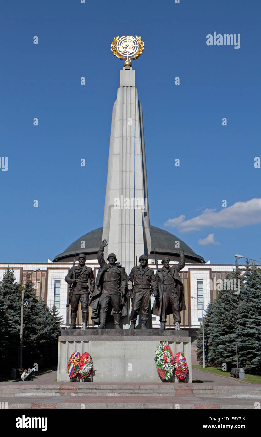 Monument to the Warriors of the Anti-Nazi Coalition memorial in Park Pobedy, Moscow, Russia. Stock Photo
