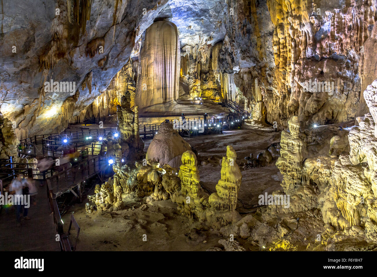 Inside beautiful Paradise Cave, Phong Nha Stock Photo