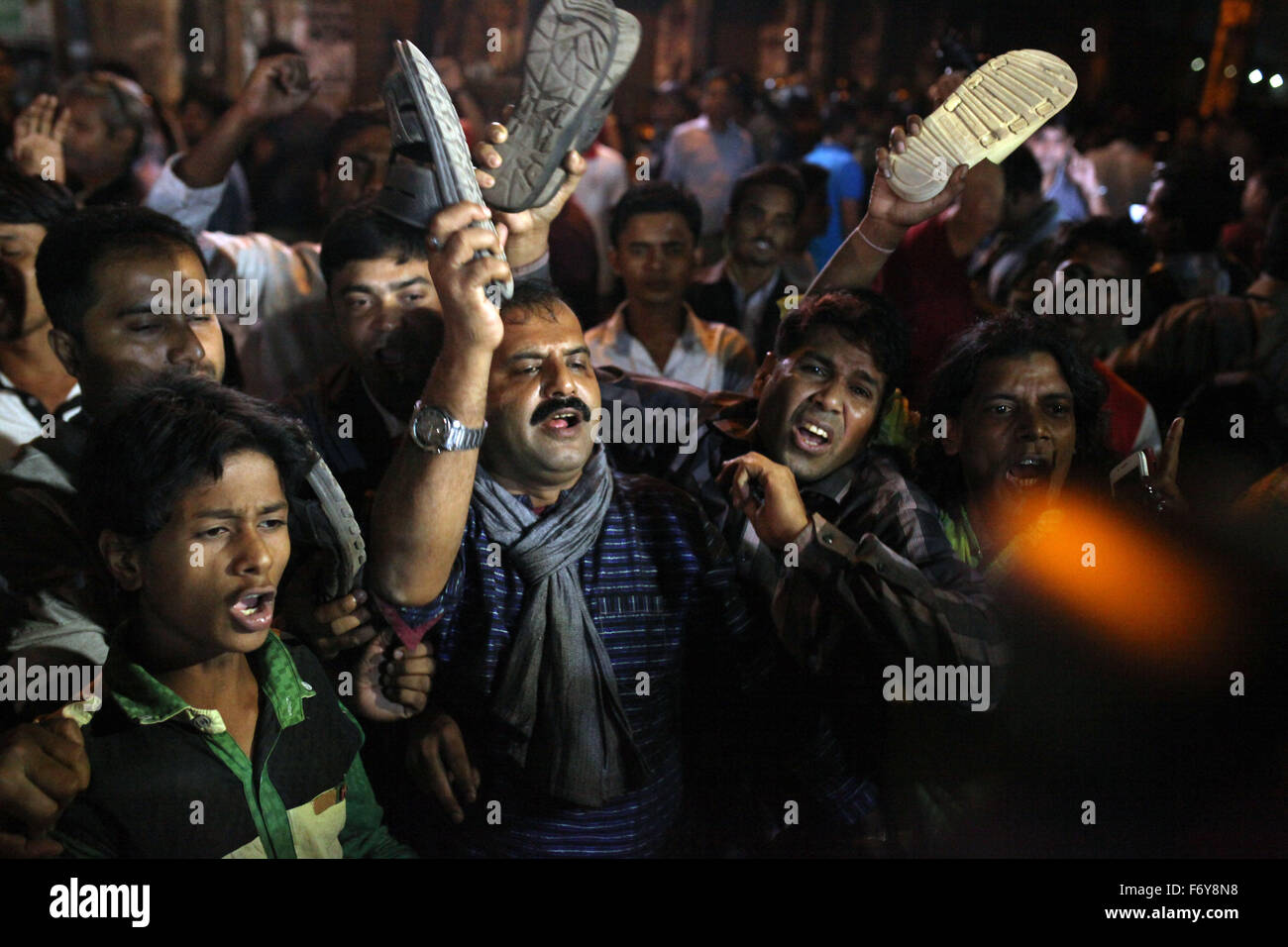 Dhaka, Bangladesh. 22nd November: People's react showing shoe after hearing of war criminals Salauddin Quader Chowdhury and Ali Ahsan Muhammad Mojaheed's executed in front of Dhaka Central Jail Gate in Dhaka on November 22, 2015. Two war criminals, BNP leader Salauddin Quader Chowdhury and Jamaat-e-Islami secretary general Ali Ahsan Mohammad Mojaheed, have been executed at the same time for their crimes committed against humanity in 1971, says jail official. They were executed by hanging at 12:55am Sunday at Dhaka Central Jail, said Inspector General of Prison Syed Iftekhar Uddin. Both of them Stock Photo