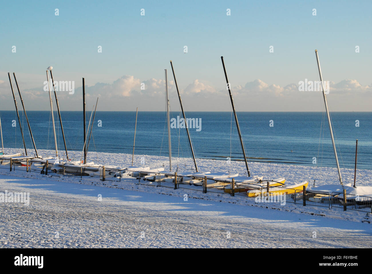 Brighton seafront in the snow Stock Photo Alamy