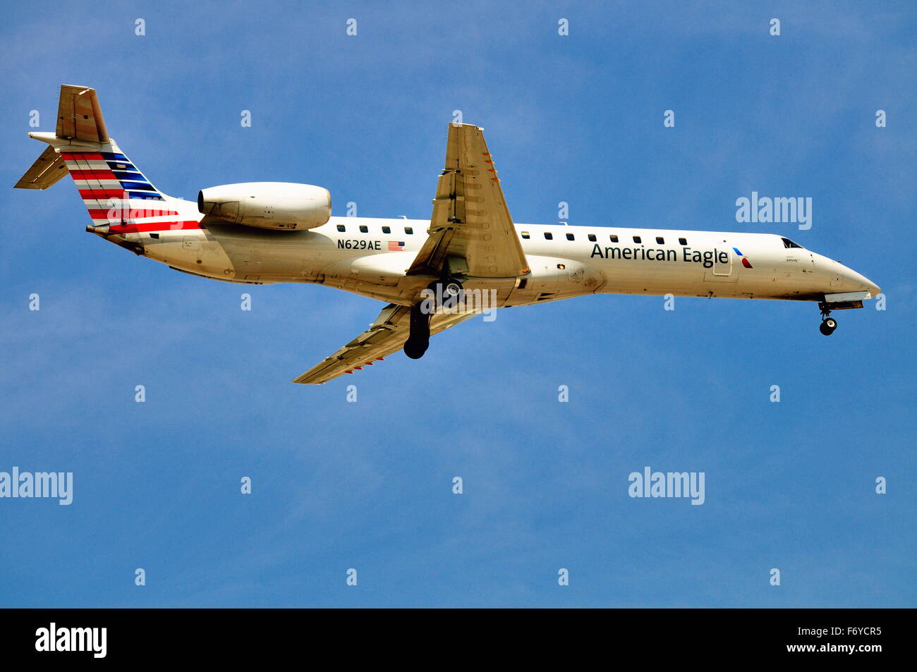 Chicago, Illinois, USA. With its landing gear down and locked, an American Eagle jet makes its final approach before landing. Stock Photo