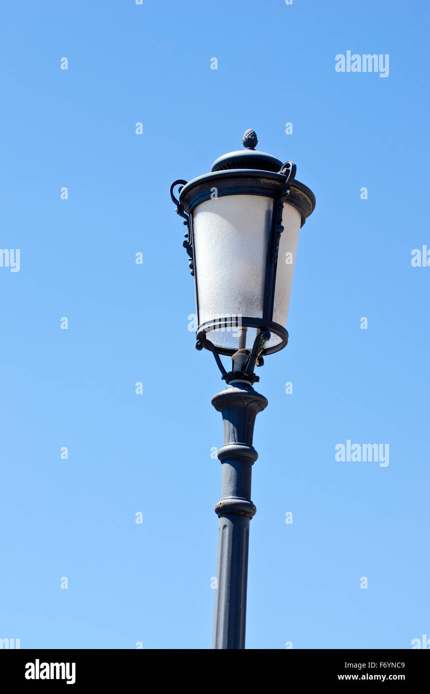 Vintage street lamp hi-res stock photography and images - Alamy