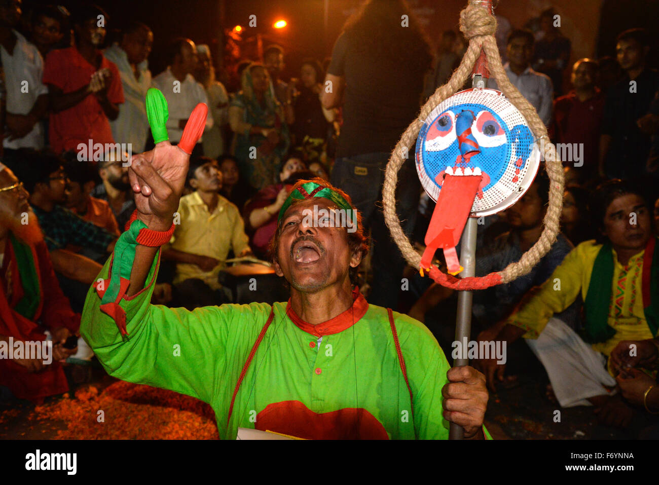 Dhaka, Bangladesh, 21st Nov, 2015. Ganajagaran Mancha activists celebrate at Shahbagh in Dhaka after the executions of BNP leader Salauddin Quader Chowdhury and Jamaat leader Ali Ahsan Mohammad Mujahid for 1971 war crimes in the wee hours of Sunday. Credit:  Mamunur Rashid/Alamy Live News Stock Photo