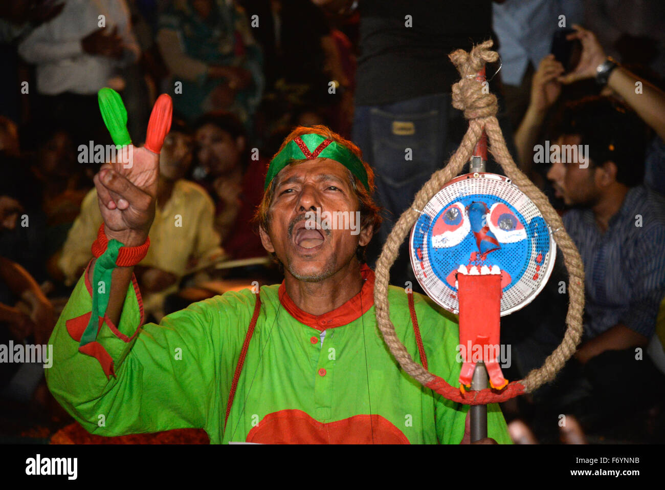 Dhaka, Bangladesh, 21st Nov, 2015. Ganajagaran Mancha activists celebrate at Shahbagh in Dhaka after the executions of BNP leader Salauddin Quader Chowdhury and Jamaat leader Ali Ahsan Mohammad Mujahid for 1971 war crimes in the wee hours of Sunday. Credit:  Mamunur Rashid/Alamy Live News Stock Photo