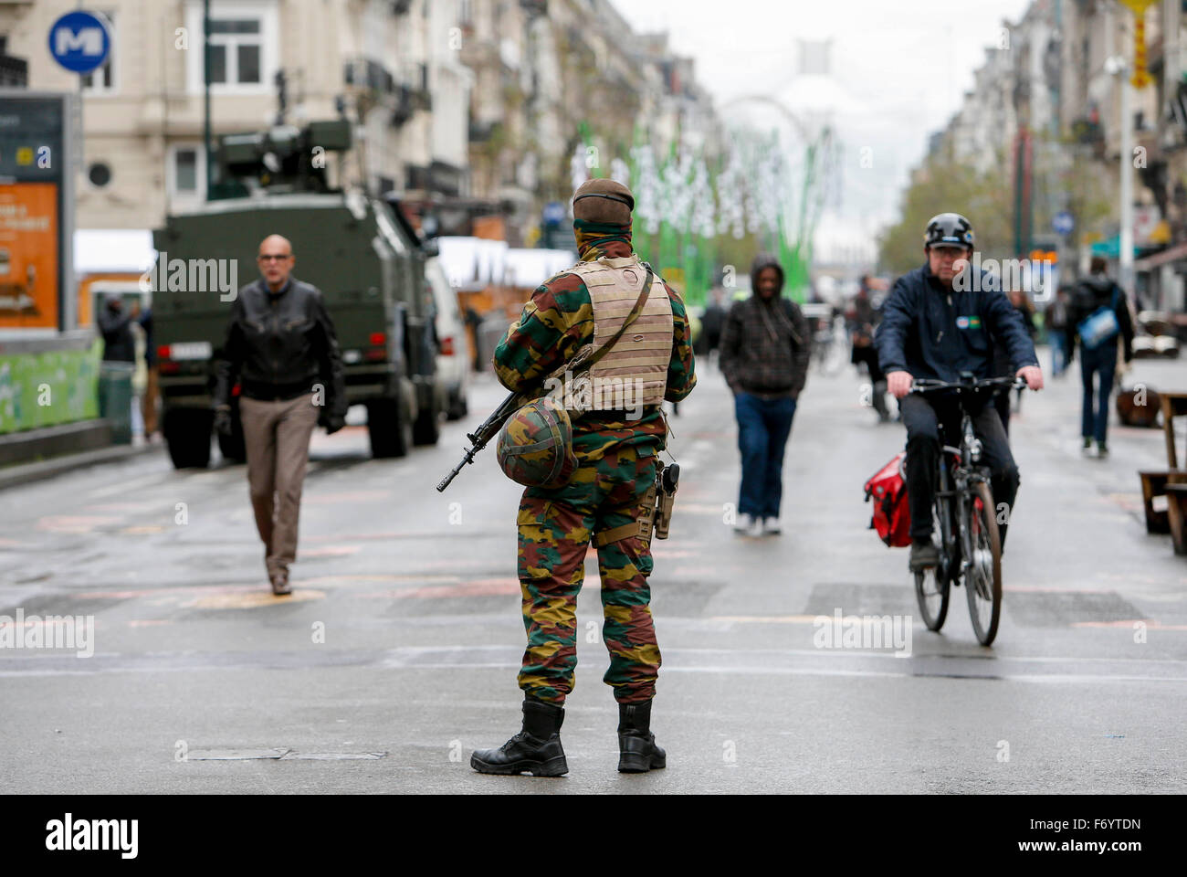 Brussels, Belgium. 22nd November, 2015. A Belgian soldier patrols in central Brussels, capital of Belgium, on Nov. 22, 2015.  The terror threat level in the Brussels region was increased to 'maximum' as authorities received information on the risk of an attack 'similar to Paris.' The terror threat currently facing Belgium is 'broader than Salah Abdeslam alone', the country's interior minister Jan Jambon said in a TV interview late Saturday. (Xinhua/Zhou Lei) Credit:  Xinhua/Alamy Live News Stock Photo