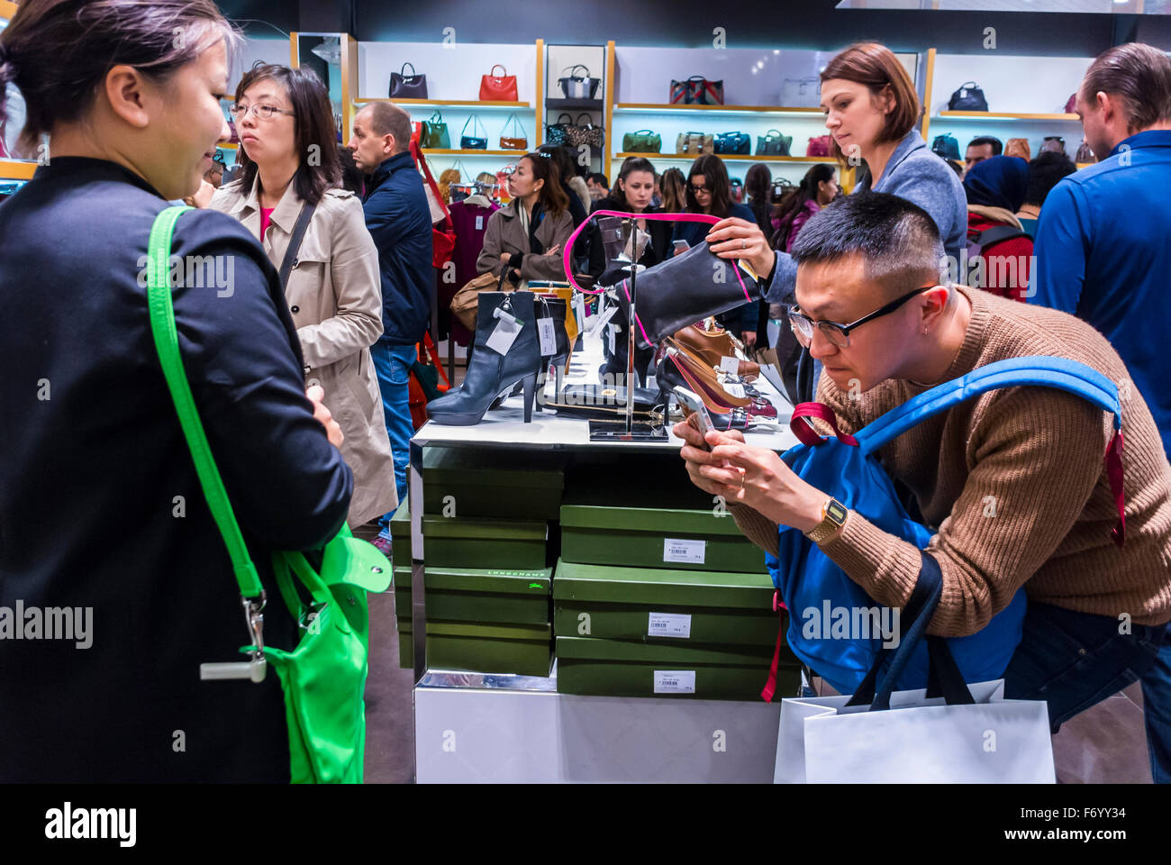 Paris Suburbs, France, Crowd of People Shopping in Outlet Shopping Mall, Centre commercial, 'La Valleé Village', 'Marne-la Vallée' Longchamp Bags, Chinese man taking pictures, Using Iphone, paris chinese community Stock Photo