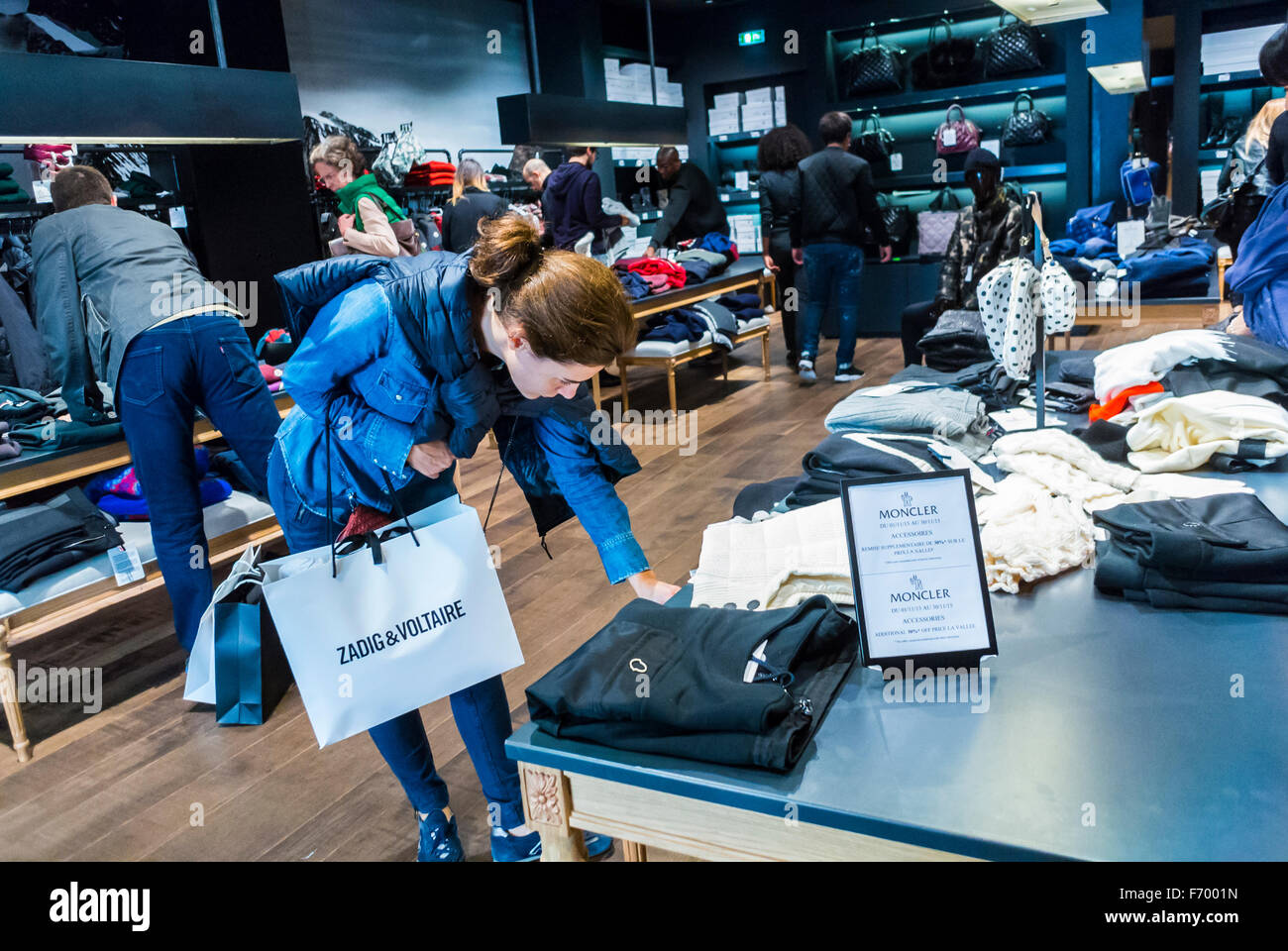 Paris, France, Woman Shopping in Luxury Outlet Mall, Centre commercial, "La  Valleé Village", Marne-la Vallée, "Moncler" Winter CLothes Stock Photo -  Alamy