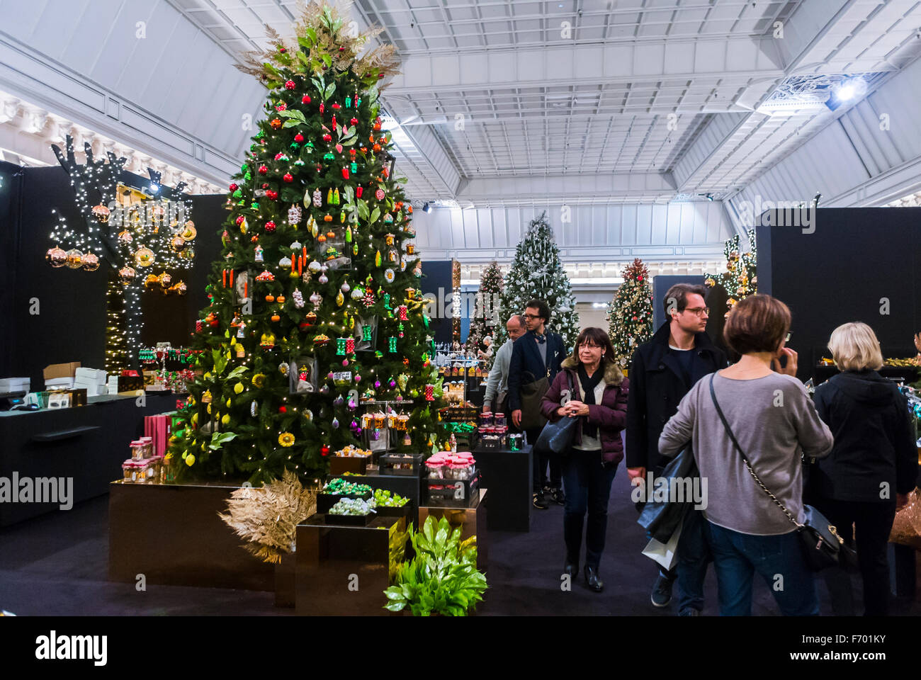 Le Bon Marche Department store, Christmas decoration, Paris, France, Europe  Stock Photo - Alamy