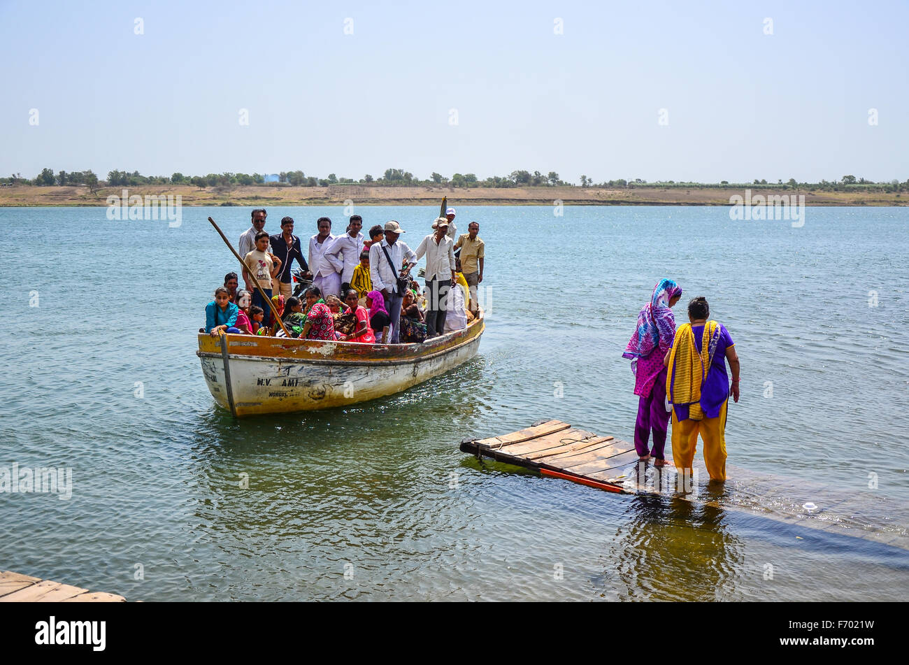 The row boat transport service on Narmada river at Nareshwar, Vadodara, Gujarat, India Stock Photo