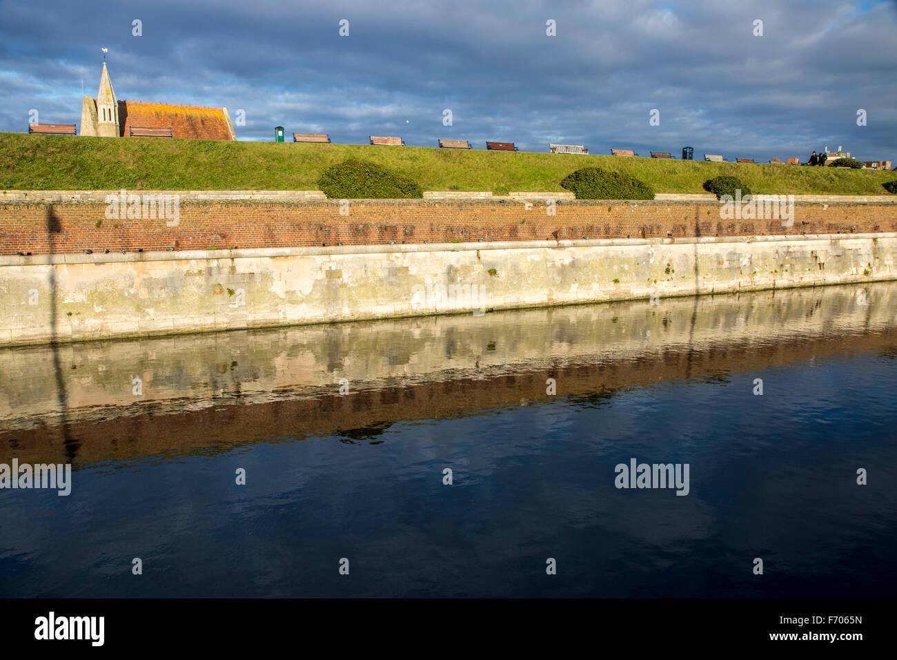 esplanade-southsea-promenade-seafront-hi-res-stock-photography-and